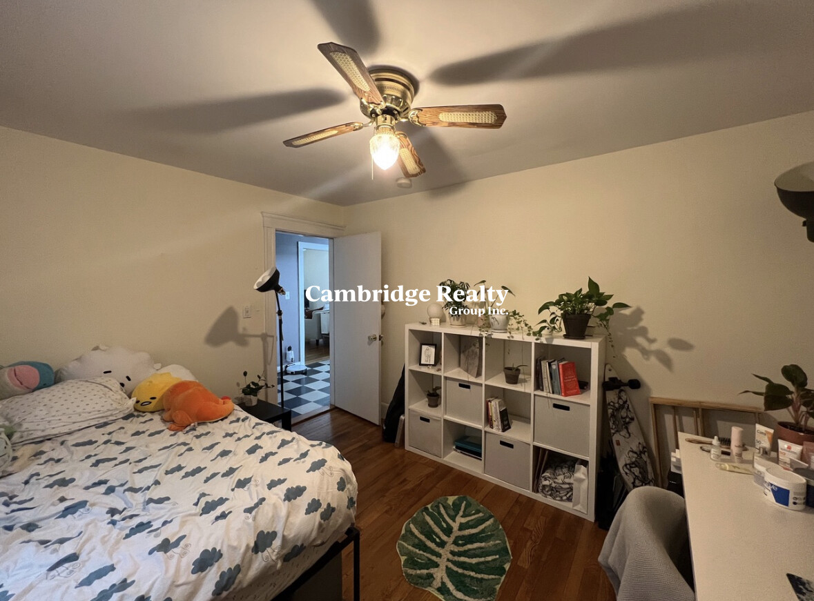 3 bed, 1 bath apartment for rent at 45 Franklin St Unit 1T, East Somerville — photo 4 of 20