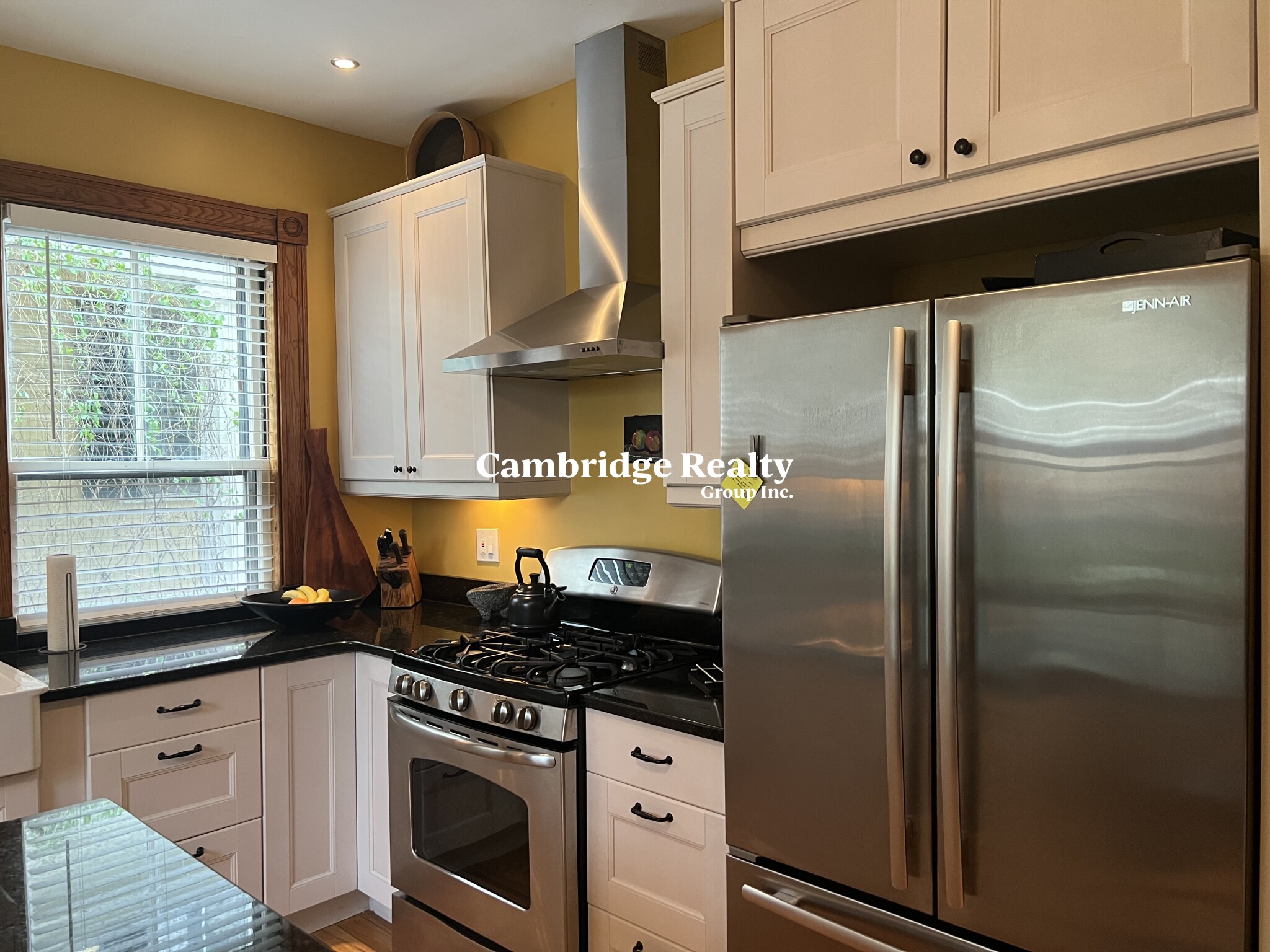 2.5 bed, 1.5 bath apartment for rent at 119 Antrim St Unit , Mid Cambridge — photo 4 of 27