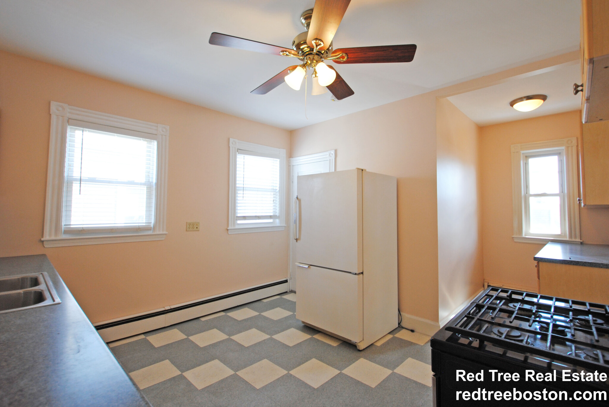3 bed, 1 bath apartment for rent at 32 Raven St Unit 3, Dorchester — photo 2 of 9