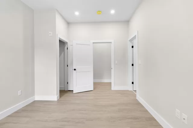 4 bed, 4+ bath apartment for rent at 135 Harrishof St Unit 1, Roxbury — photo 4 of 6