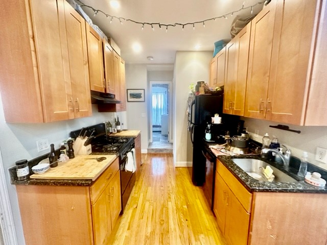 4 bed, 2 bath apartment for rent at 28 Fleet Unit 32F, North End — photo 4 of 21