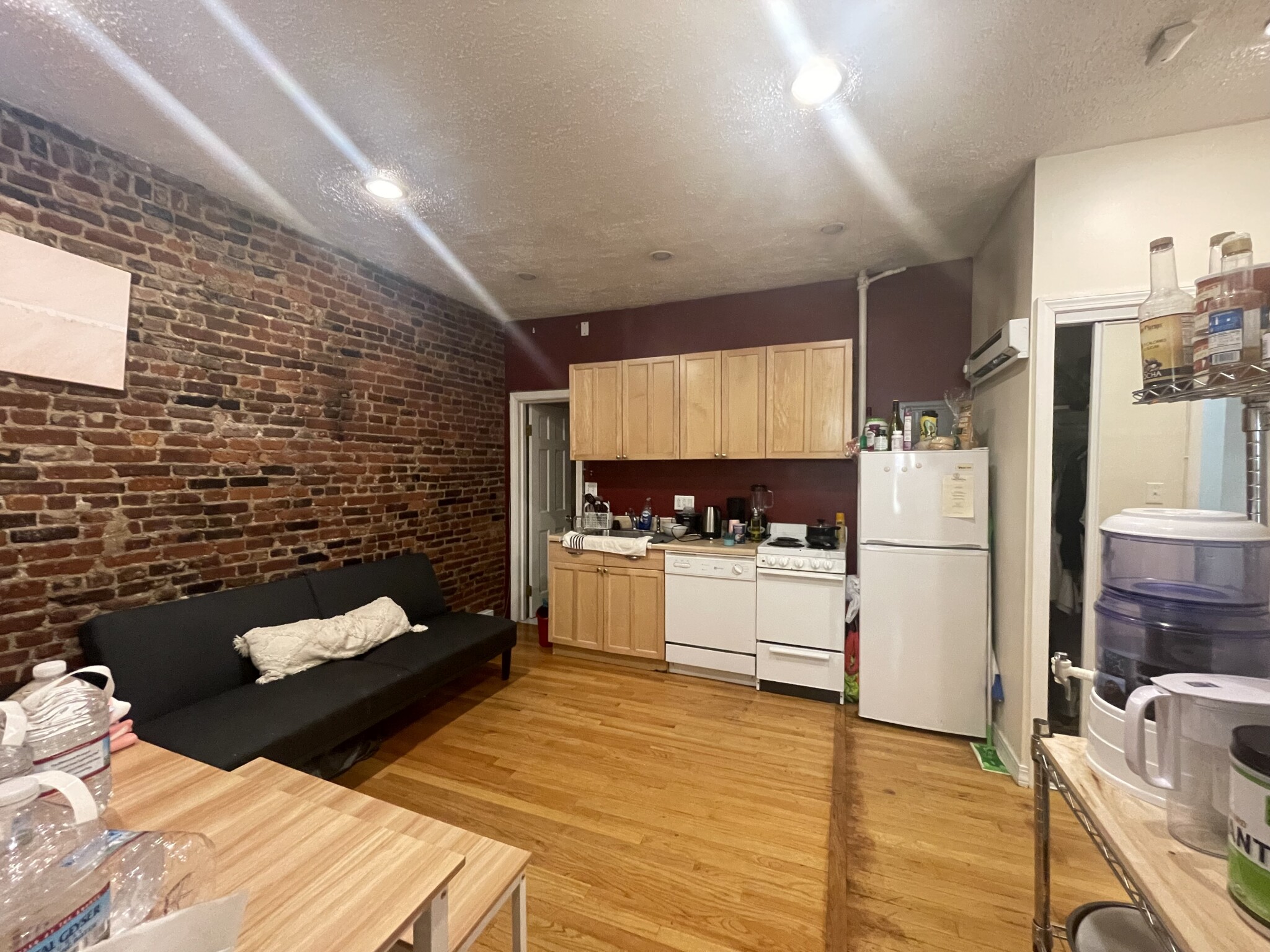 2 bed, 1 bath apartment for rent at 40 Anderson St Unit 1, Beacon Hill — photo 2 of 3