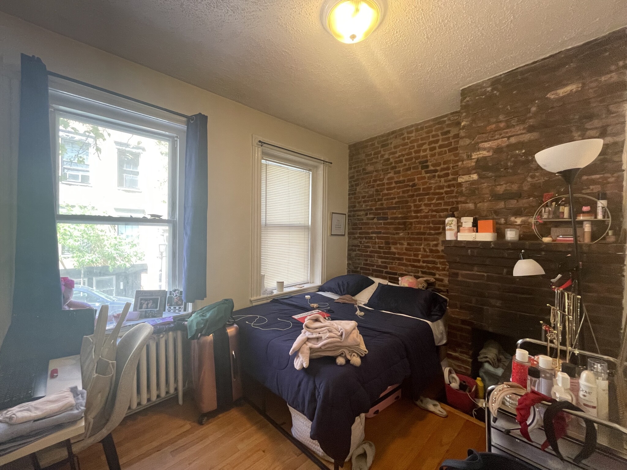 2 bed, 1 bath apartment for rent at 40 Anderson St Unit 1, Beacon Hill — photo 1 of 3