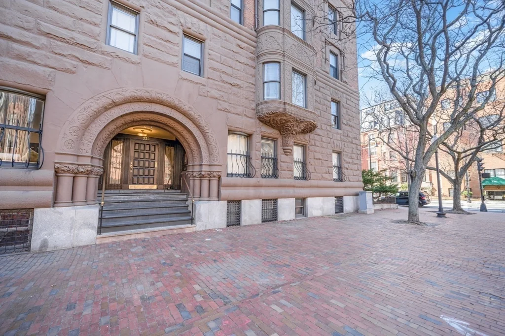 330 Dartmouth St, Back Bay