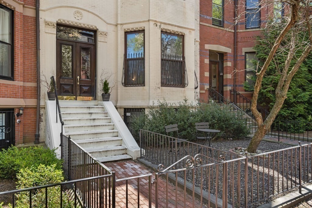 296 Marlborough St, Back Bay