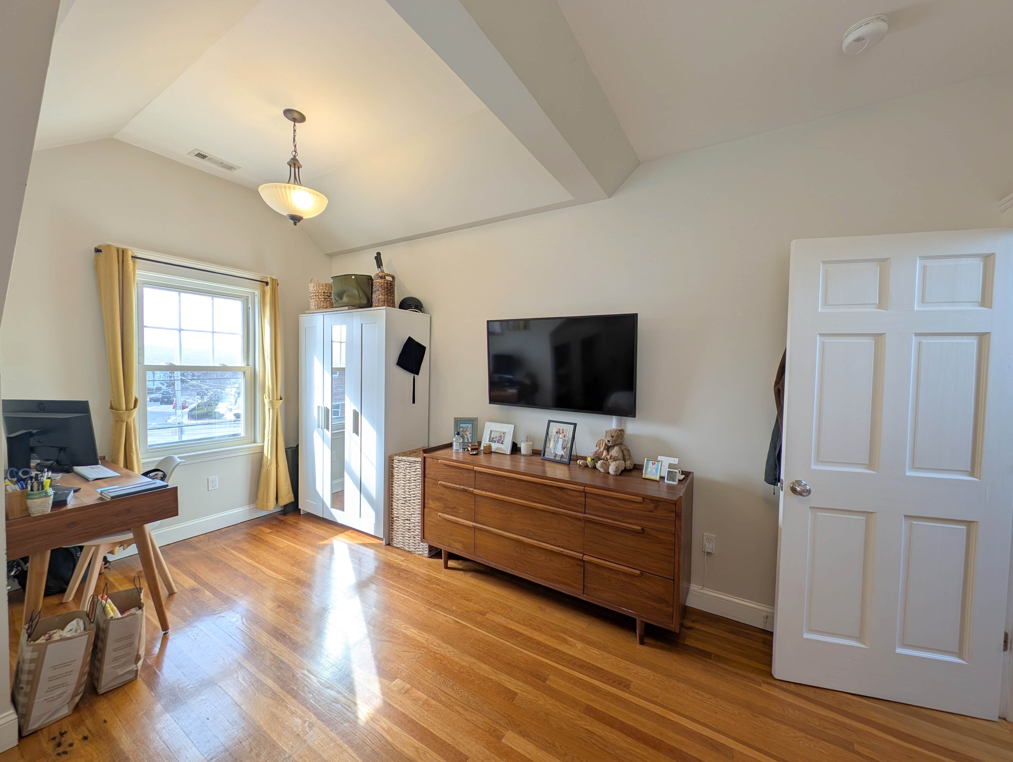 472 Main St, Medford