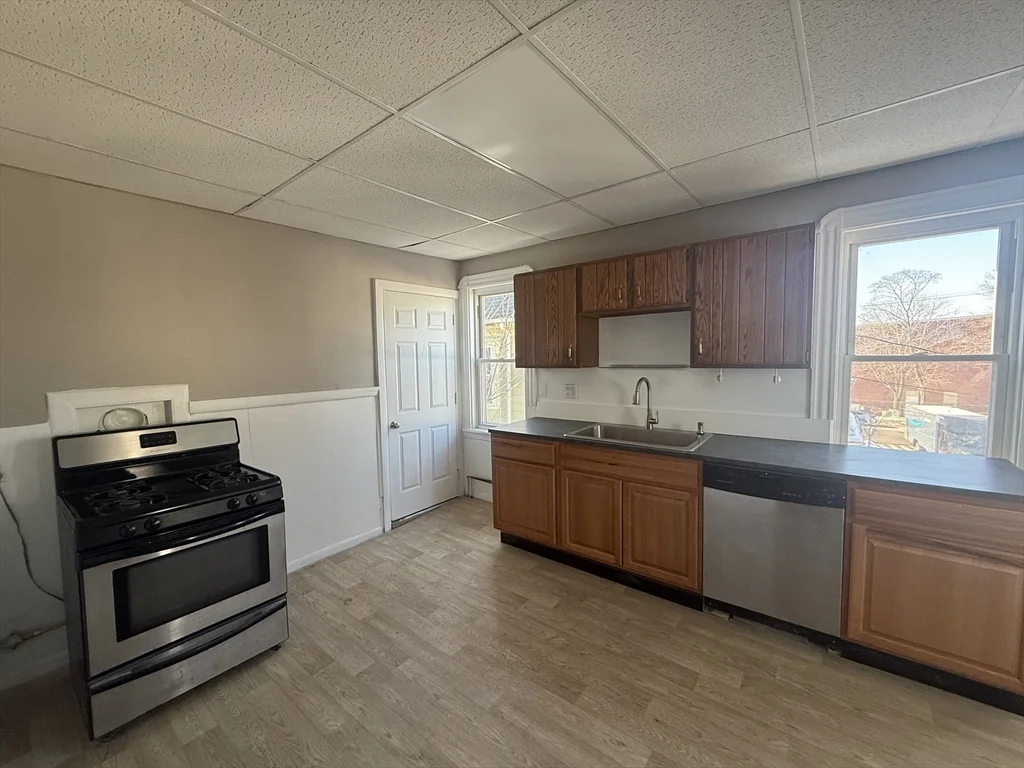 20 Henry Ave, Powder House Square