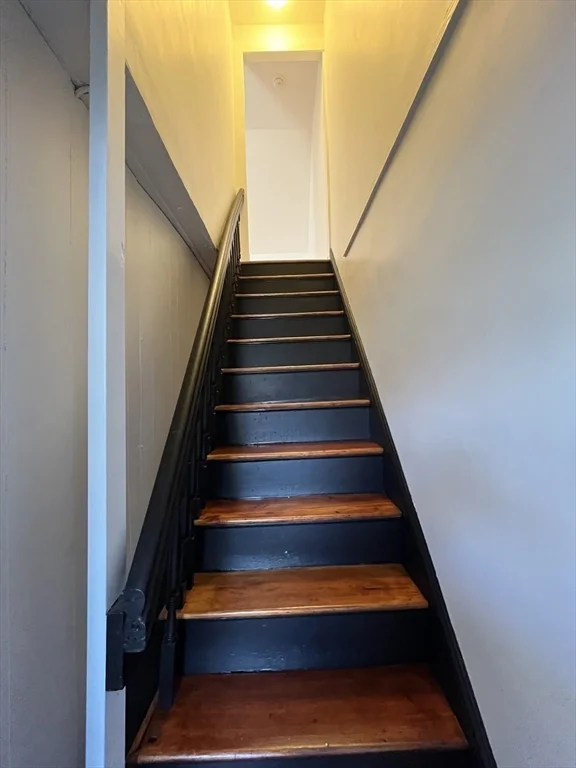 36 Everett St, Medford