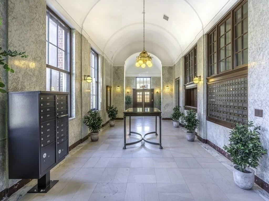 6 Main St Ext, Downtown