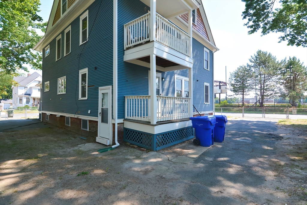 350 King St, Springfield