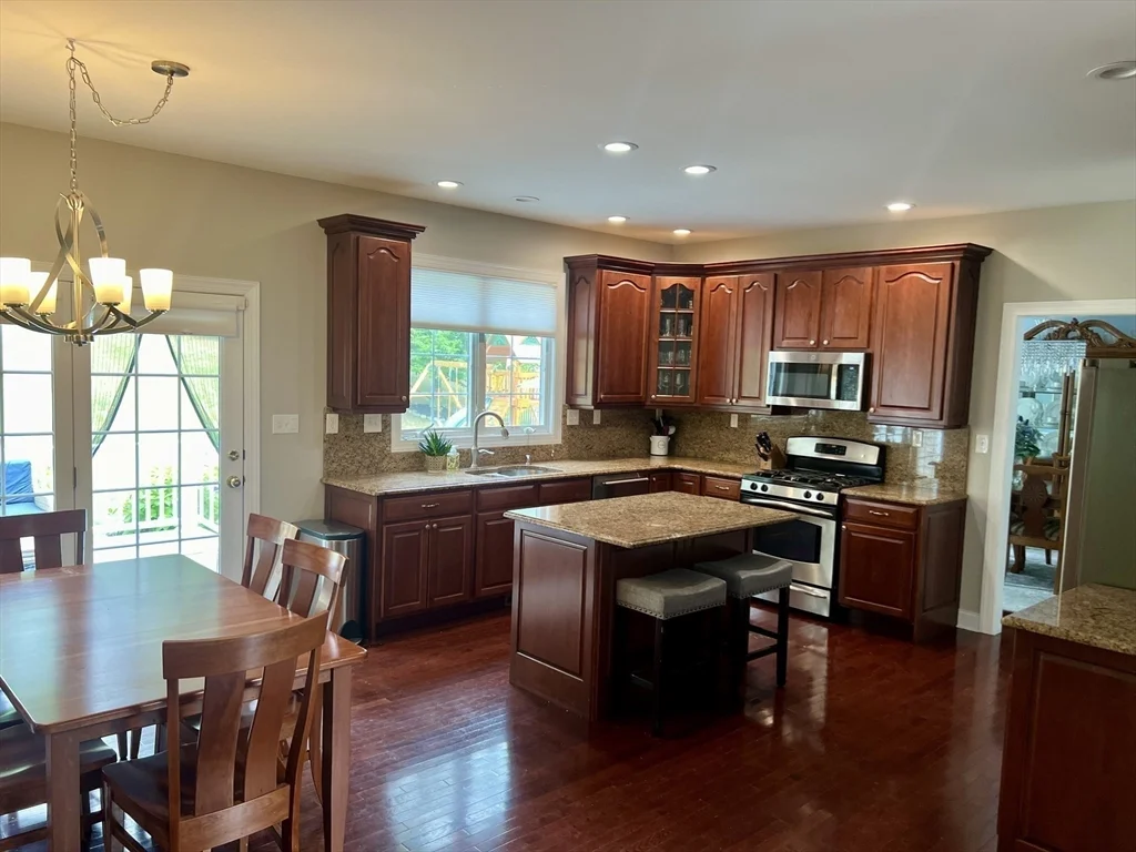 24 Endean Dr, Walpole