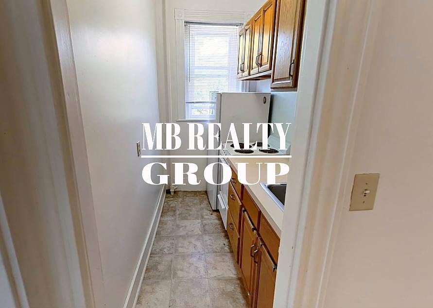1 split bed, 1 bath apartment for rent at 11 Tetlow St Unit 17, Fenway — photo 4 of 8