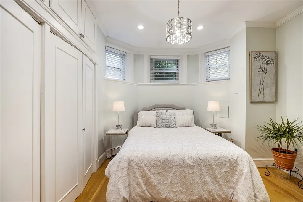 381 Marlborough St, Back Bay