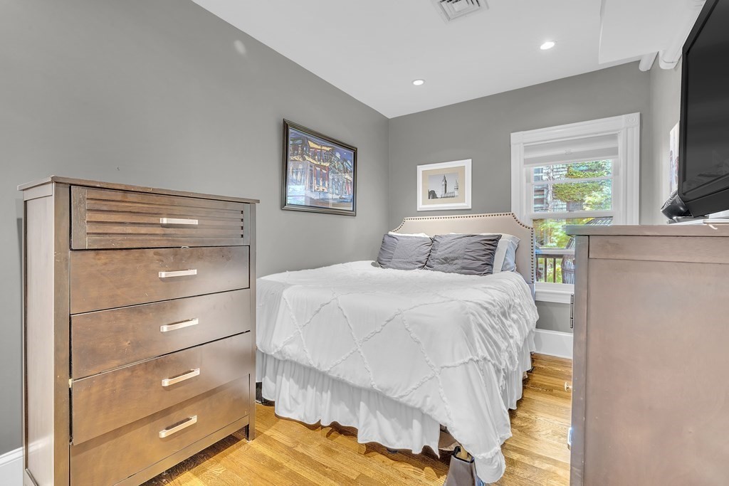 176 Bowen St, South Boston