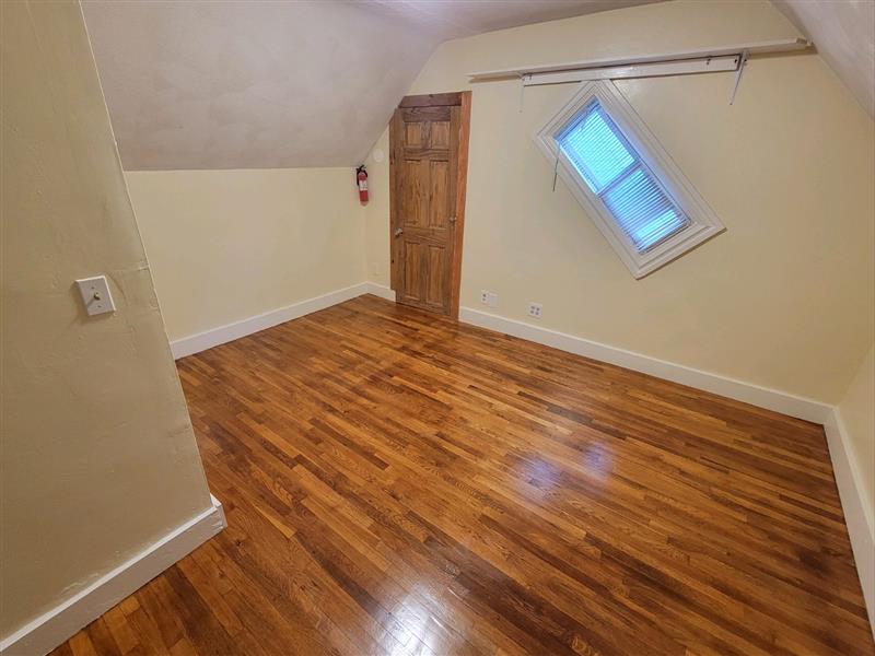 89 Cedar St, Powder House Square