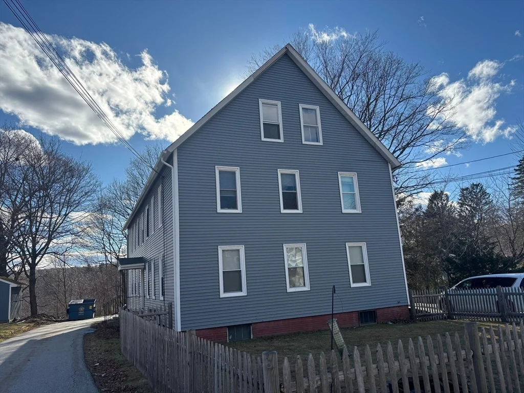 292 Providence Rd, Grafton