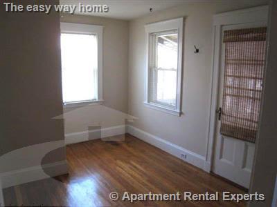 35 Irvington Rd, Tufts