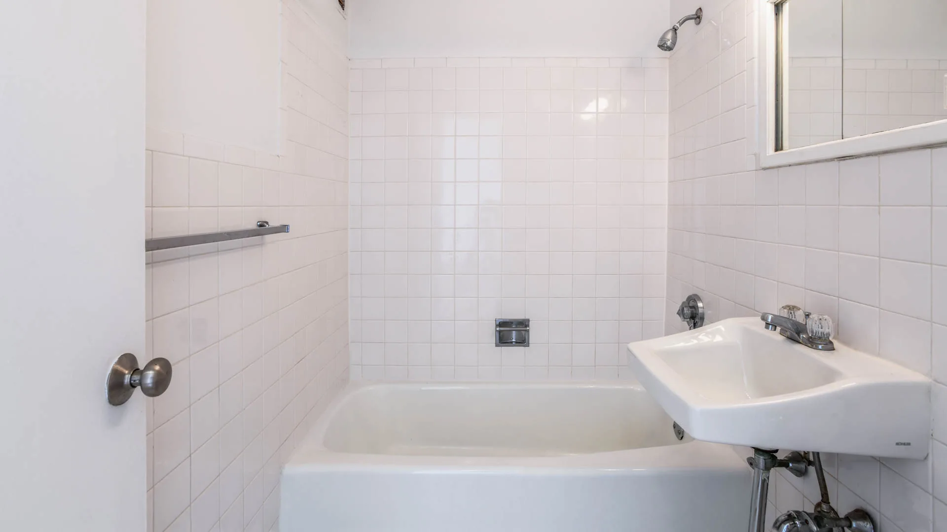 Studio bed, 1 bath apartment for rent at 205 Walden St Unit 6G, Neighborhood Nine — photo 4 of 7