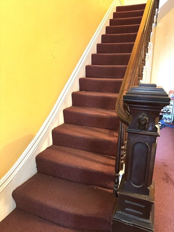 49 Elm St, Charlestown