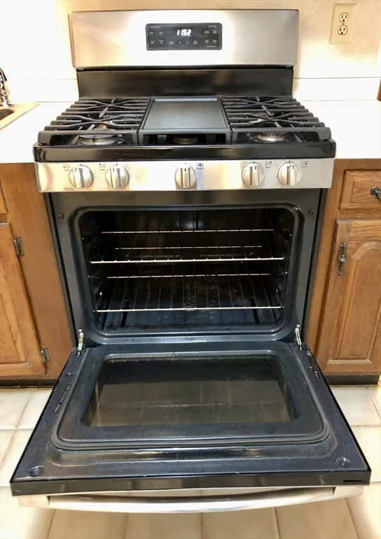 98 Apache Way, Tewksbury