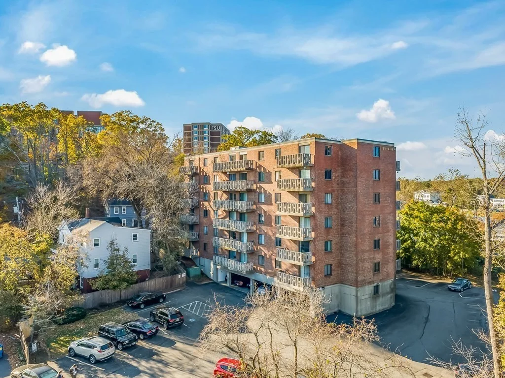 10 Main, Framingham