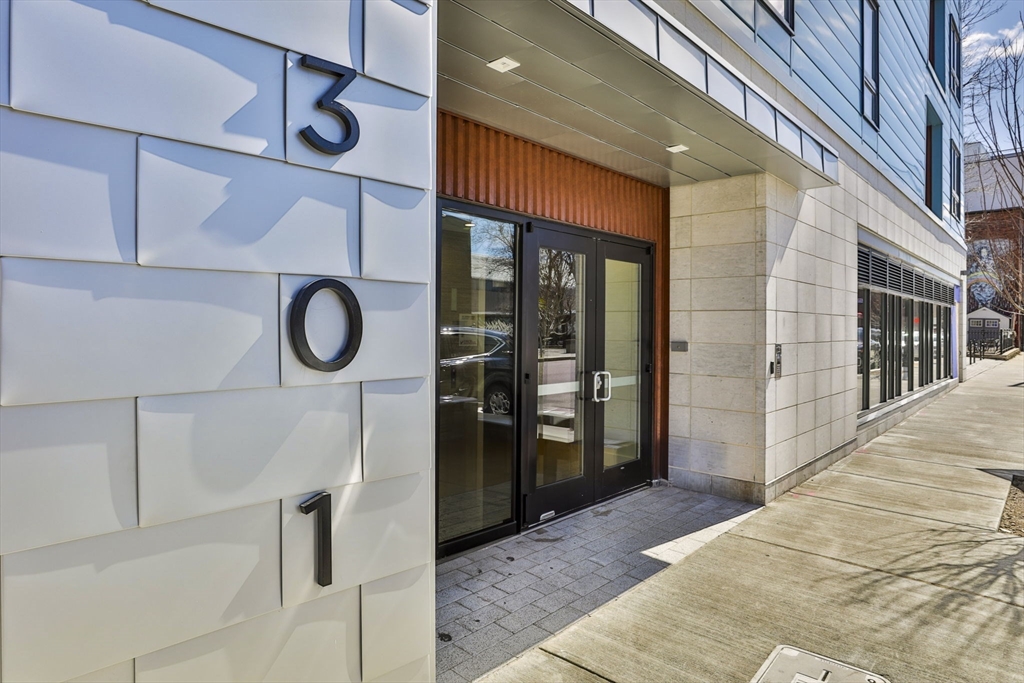 301 Border St, East Boston