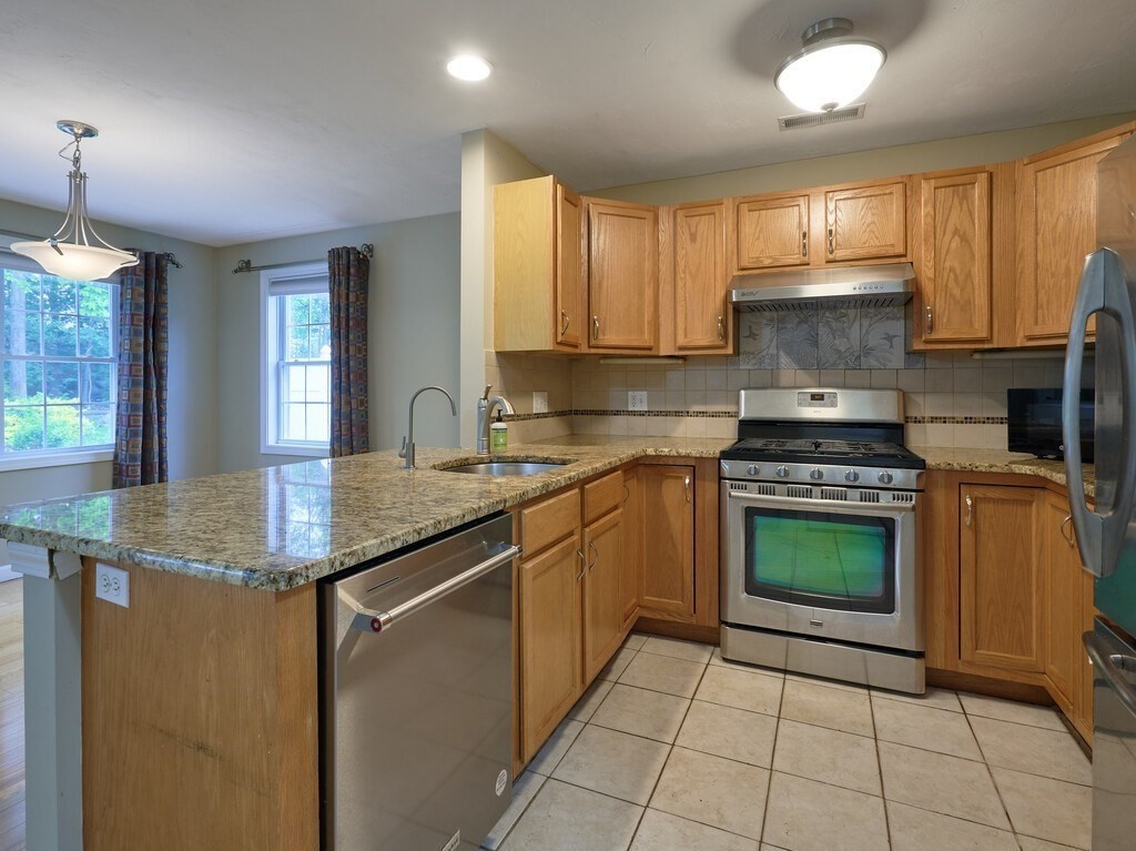 9 Angela Rose Ln, Worcester