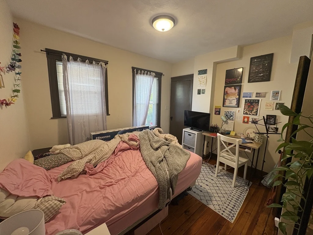 352 Main St, Medford