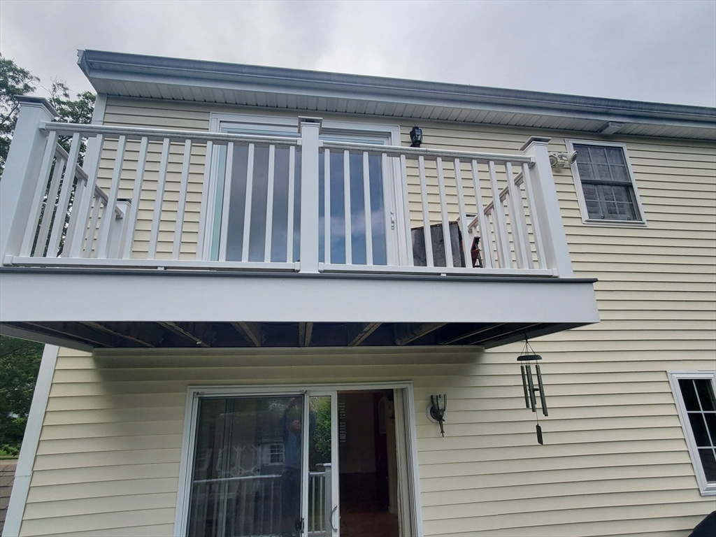 2 Valley Rd, Whitman