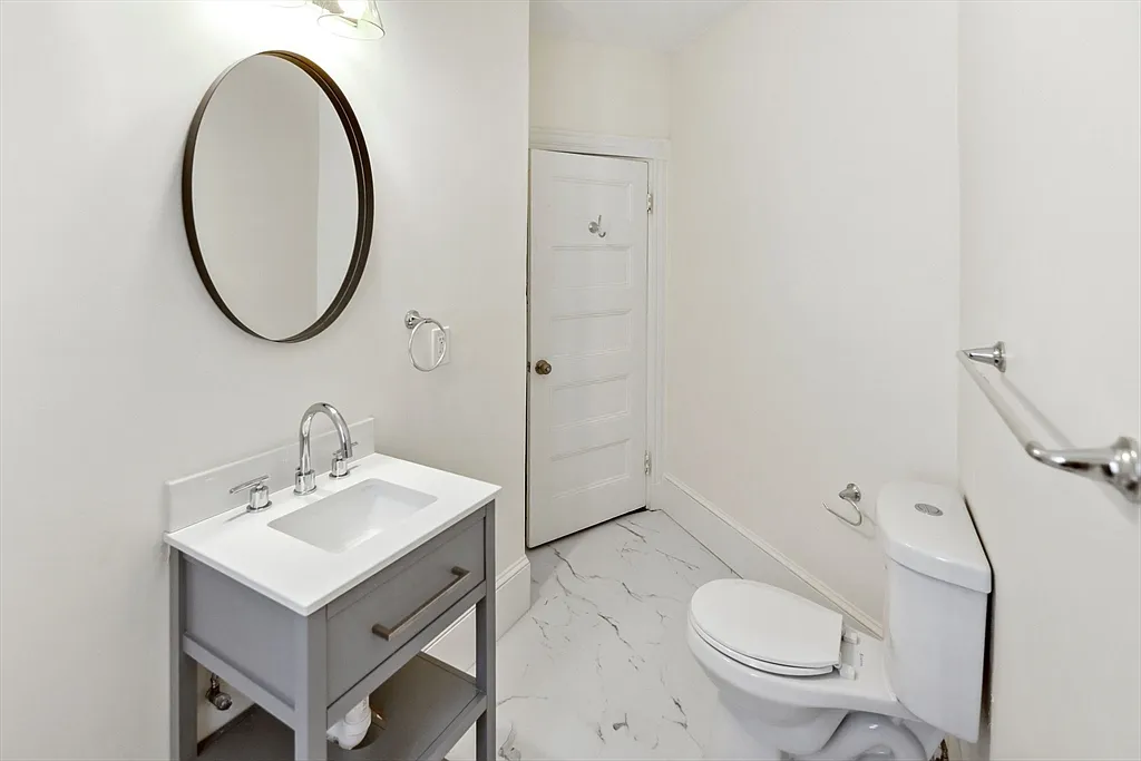 868 Huntington Ave, Coolidge Corner