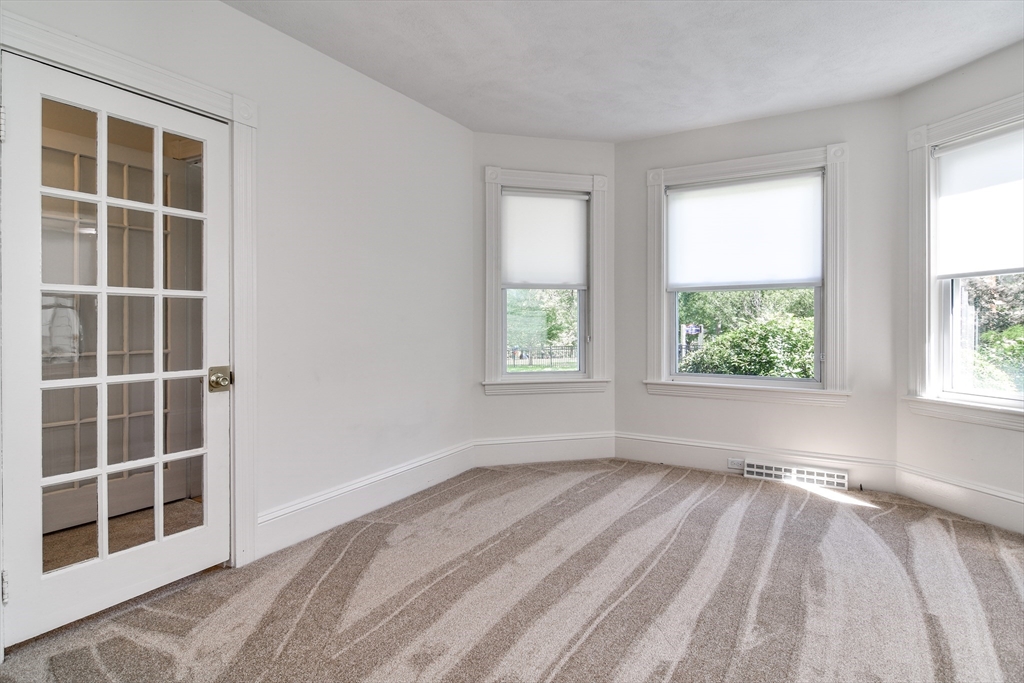 76 Walnut St, Natick