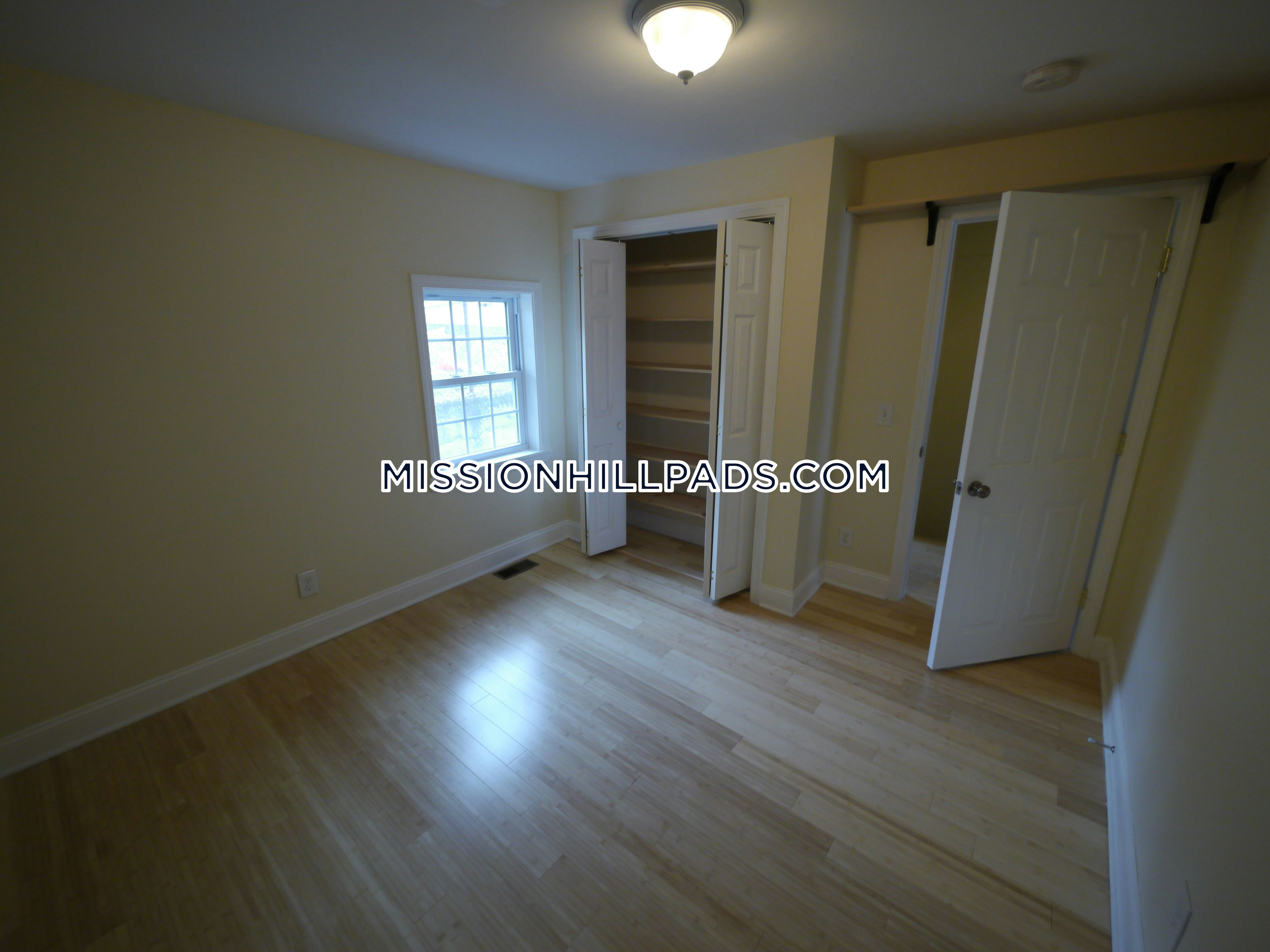4 bed, 2 bath apartment for rent at 5 Saint James Pl Unit 1, Roxbury — photo 5 of 13