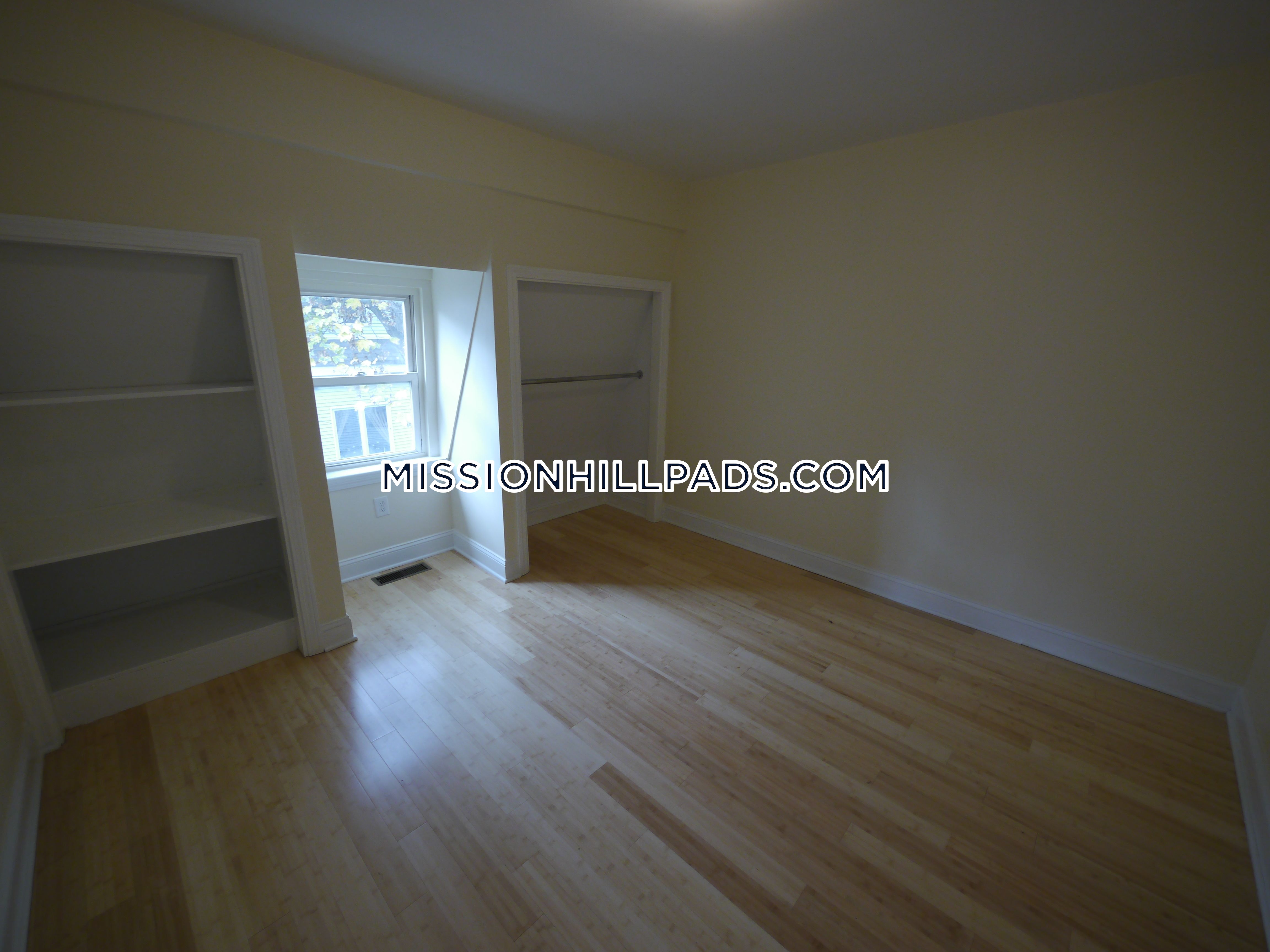 4 bed, 2 bath apartment for rent at 5 Saint James Pl Unit 1, Roxbury — photo 6 of 13