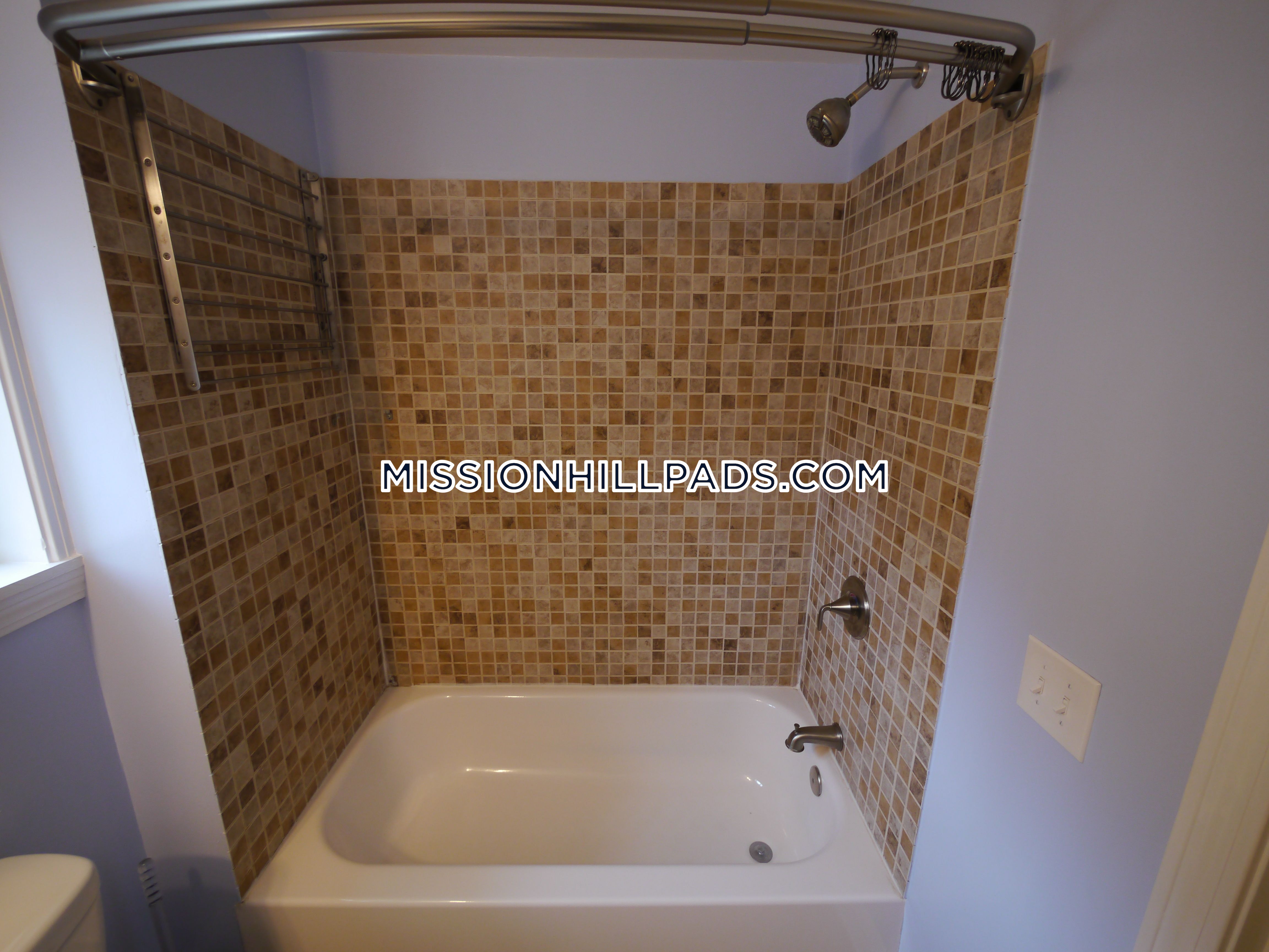 4 bed, 2 bath apartment for rent at 5 Saint James Pl Unit 1, Roxbury — photo 12 of 13