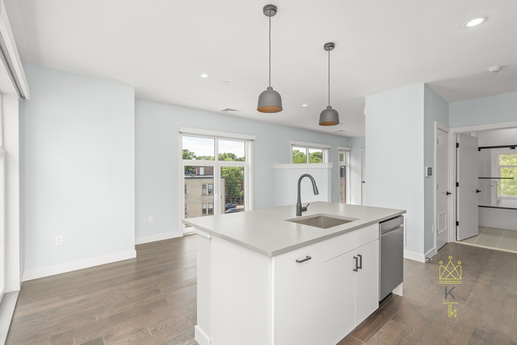 54 Auburn St, Brookline