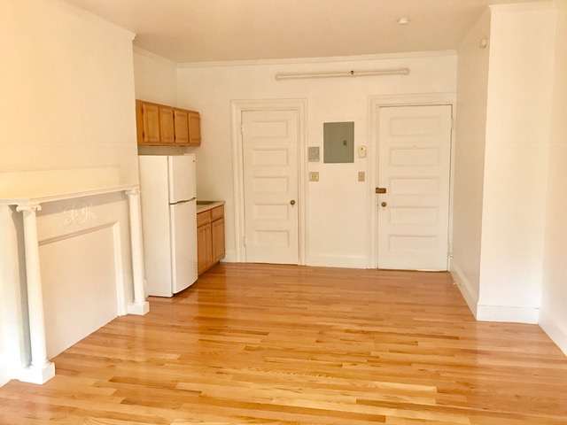 1061 Beacon St, Longwood