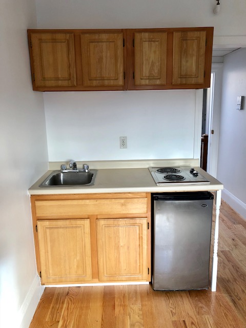 1061 Beacon St, Longwood