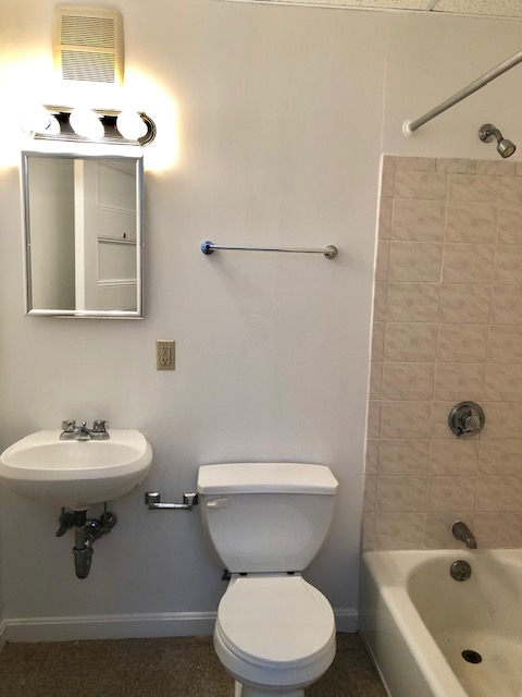 1061 Beacon St, Longwood