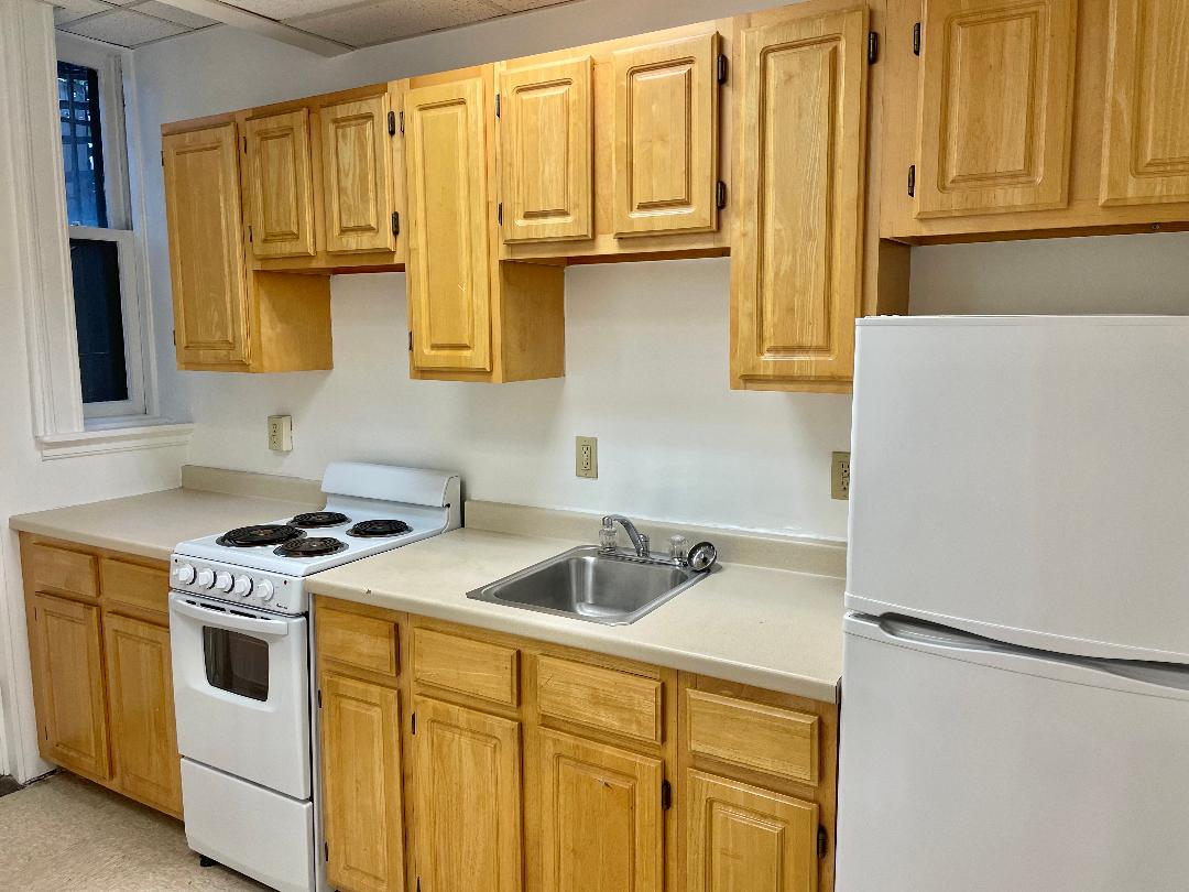 1077 Beacon St, Longwood