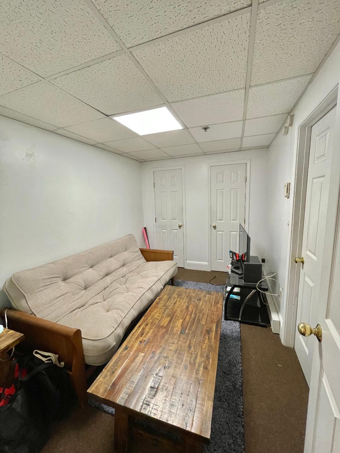 1061 Beacon St, Longwood