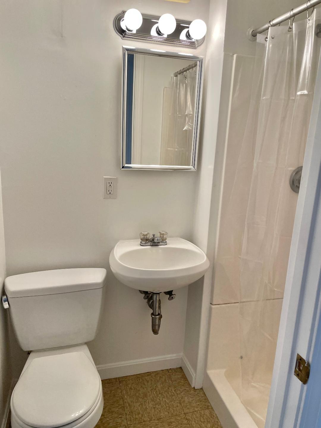 1061 Beacon St, Longwood