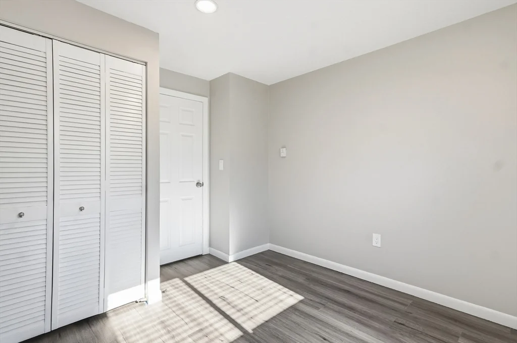 18 Fountain Ln, Weymouth