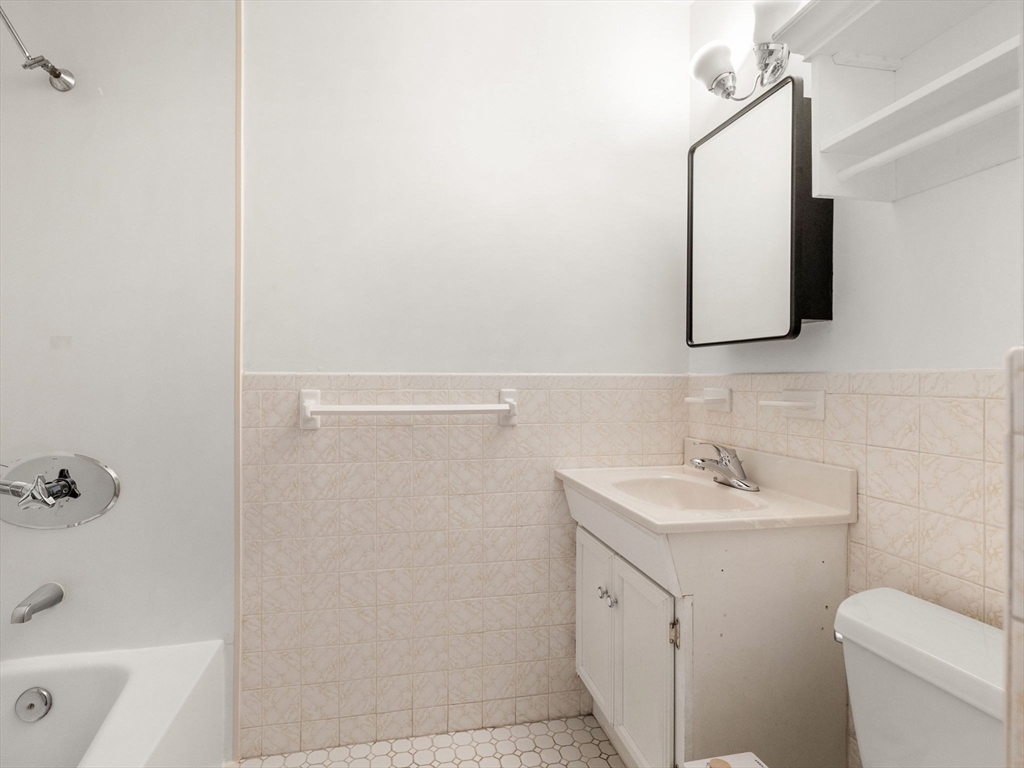 386 Commercial St, North End