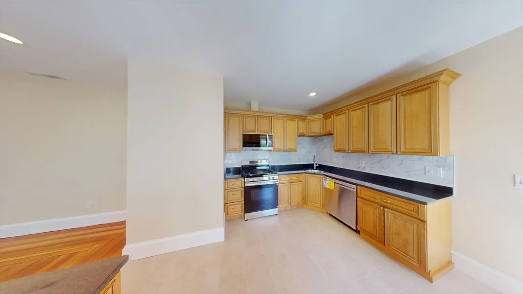 27 Champney St, Oak Square