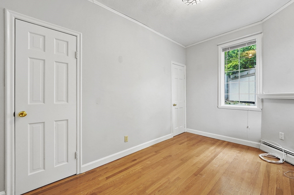 20 Willow St, Newton