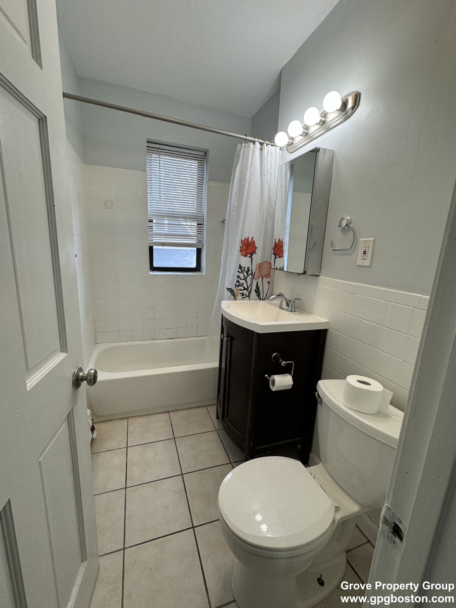 435 Walnut Ave, Roxbury