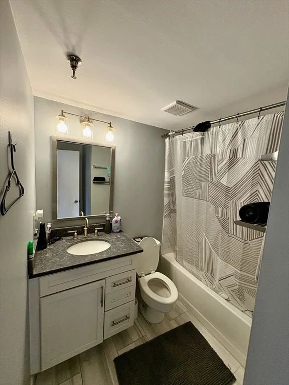 1933 Commonwealth Ave, Brighton