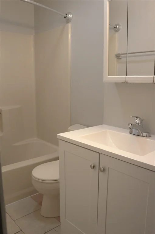 567 Mendon Rd, Attleboro