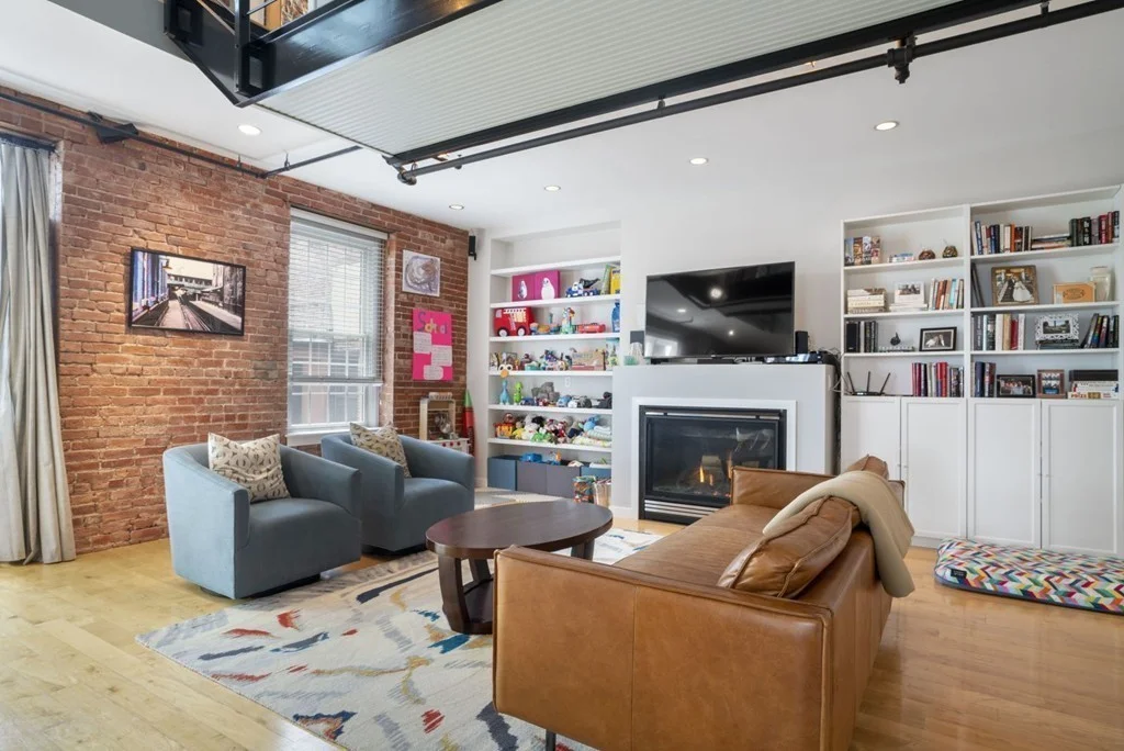 8 Newcomb, Roxbury