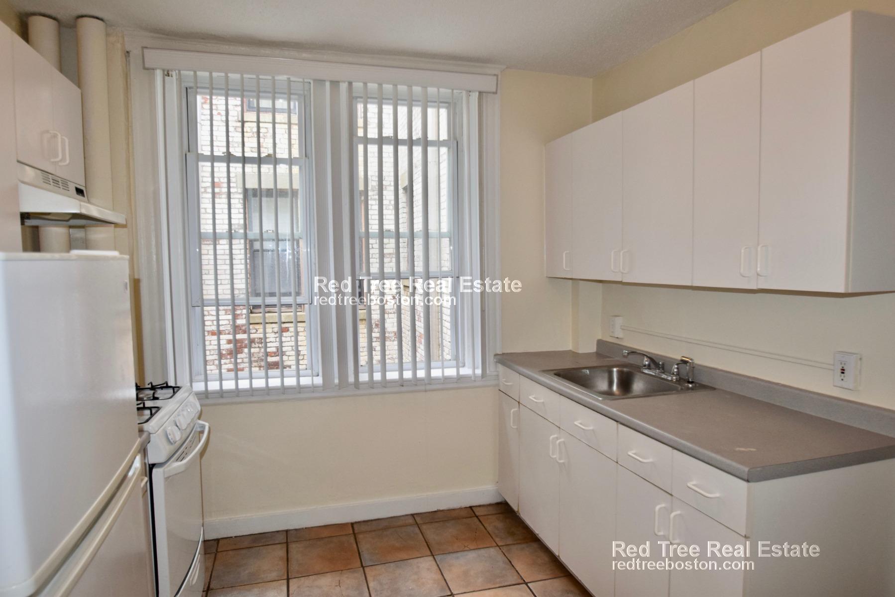 5 Barrows St, Allston